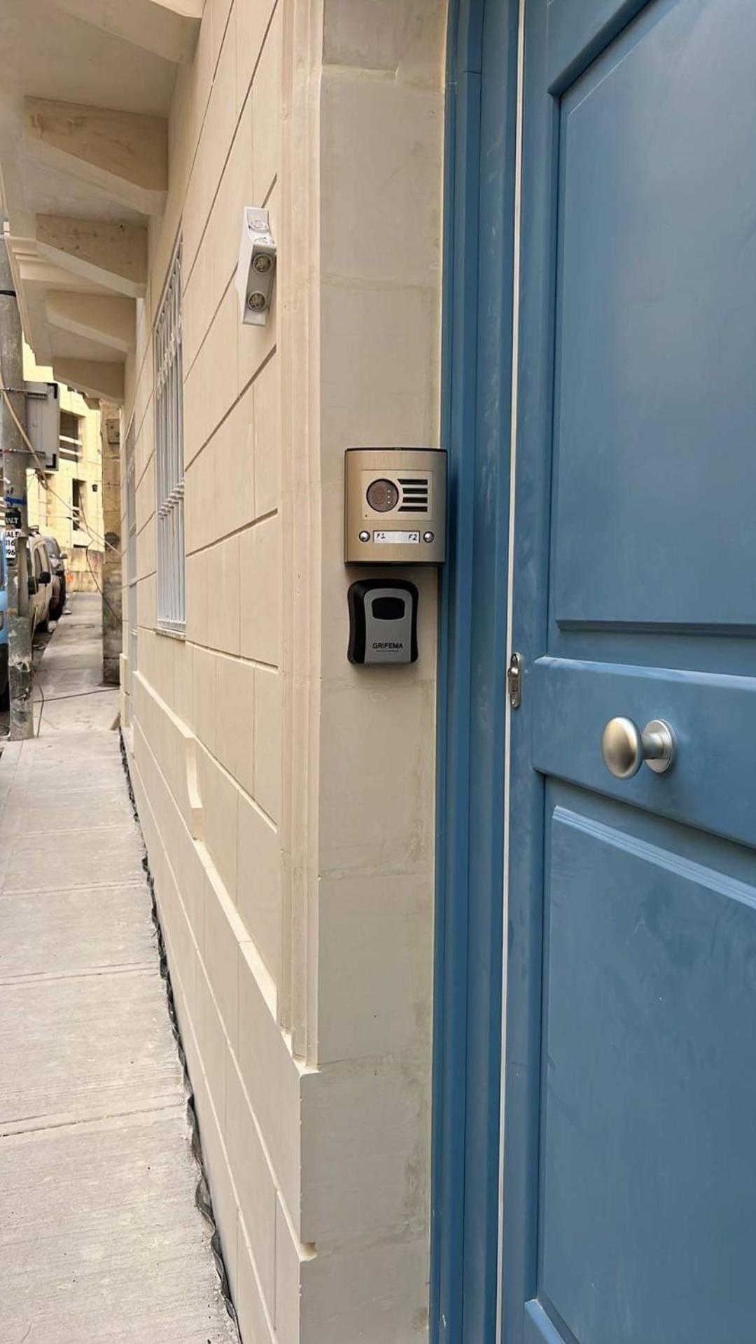 Dar Barbara Duplex 2 Double Bedrooms,2 Sofa Beds Large House With Terrace Roof Views Of Valletta Cospicua Экстерьер фото